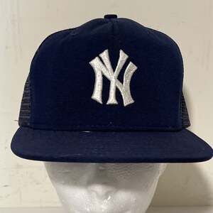 NEW YORK YANKEES Mesh SnapBack Trucker Cap/Hat (Large, MLB, Baseball, AJD)